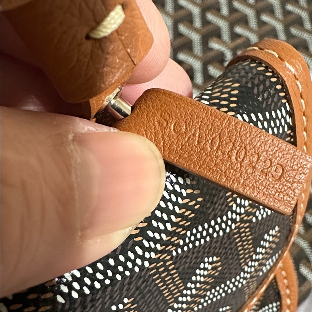 Goyard Tote Bag with Pouch - Picture 14 of 15